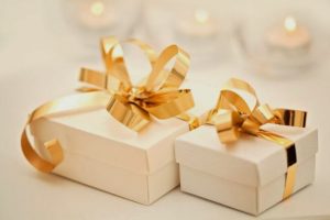 4 Creative Wedding Gift Ideas That Every Bride and Groom Wants